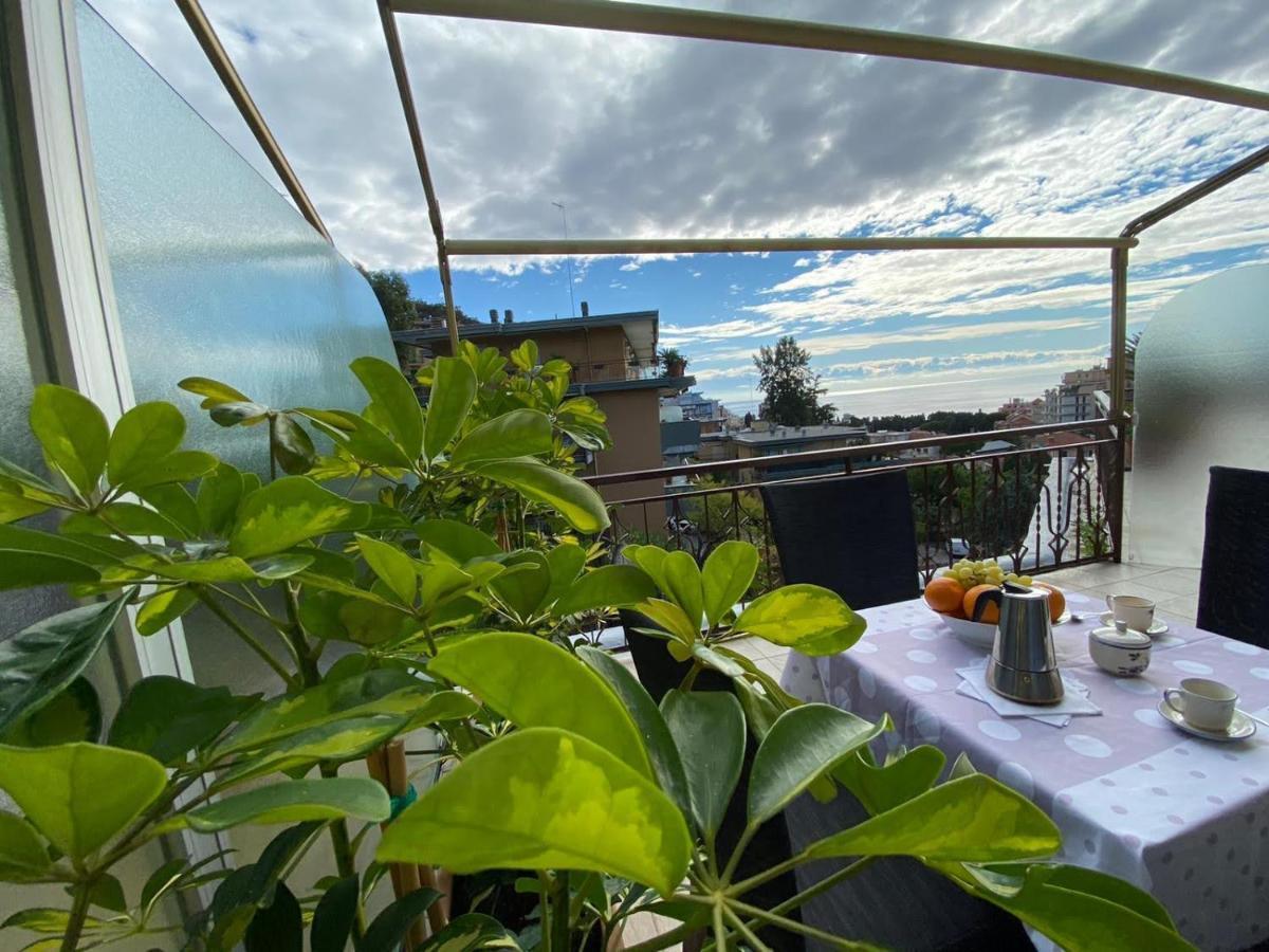 Appartamento Vista Mare Stella Marina 산레모 외부 사진